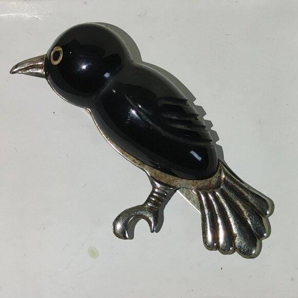 Black Bakelite Bird Crow Fur Clip Carved  Accents Vintage Silver Tone Metal Smal - Picture 1 of 9